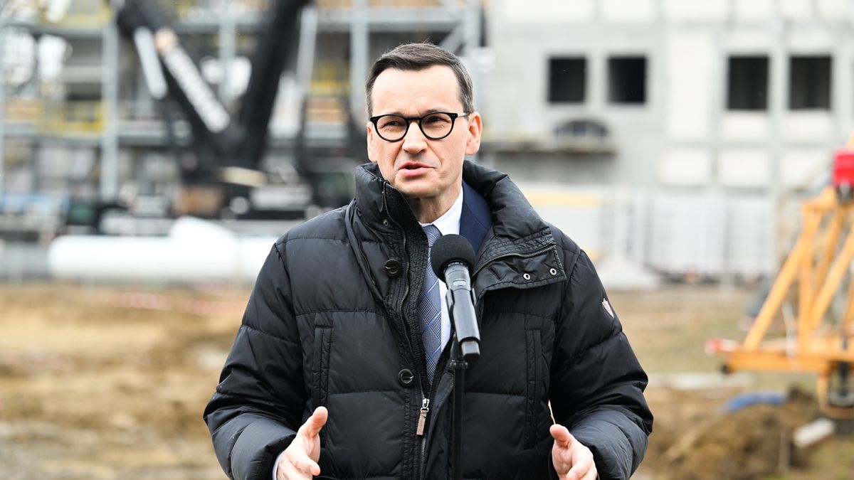 Jedlicze, 11.03.2023. Premier Mateusz Morawiecki podczas wizyty w Zakładzie ORLEN Południe � Jedlicze, 11 bm. W rafinerii Jedlicze powstanie nowoczesna instalacja do produkcji bioetanolu nowej generacji. Będzie to pierwszy tego typu zakład w Polsce i drugi w Europie. (mr) PAP/Darek Delmanowicz