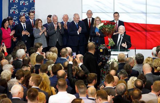 Koalicja Obywatelska wydała na Facebooku prawie 2,5 mln złotych na kampanię parlamentarną. PiS ponad 799 tysięcy