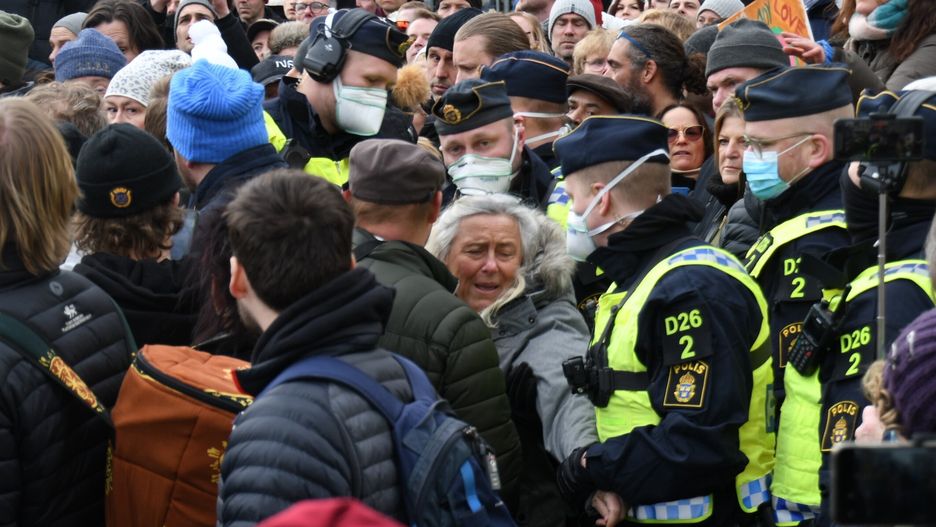 Koronawirus w Szwecji. Policja rozbiła demonstrację koronasceptyków