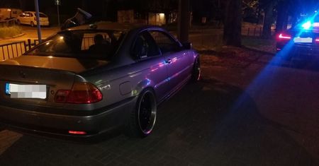 Próbował driftować beemką, strzelał z wydechu w środku nocy. Skończyło się wysokim mandatem