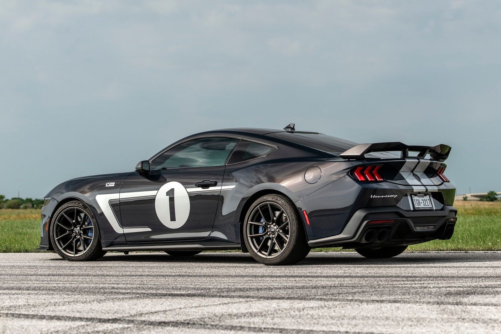 Hennessey H850 Mustang Dark Horse 