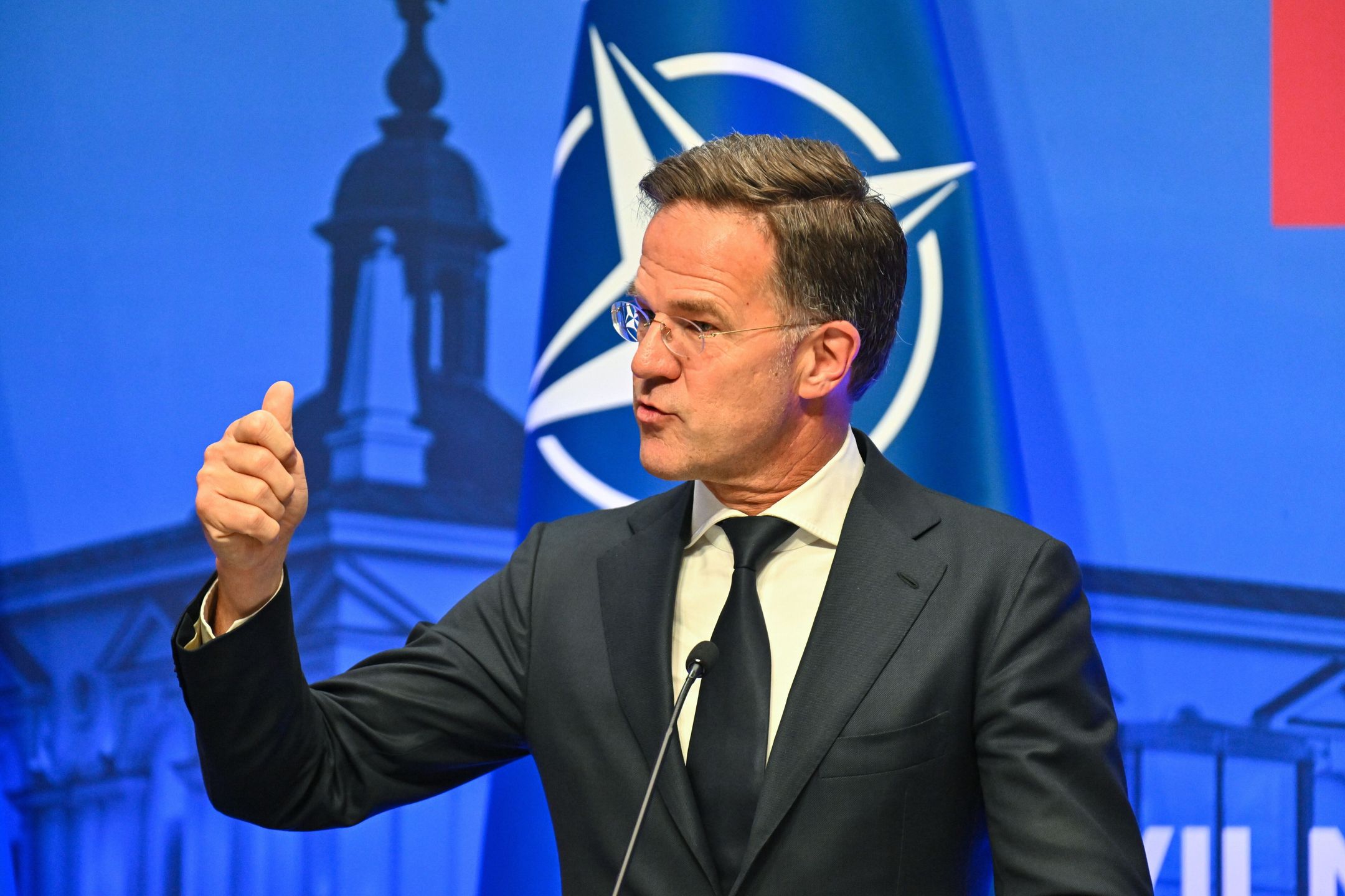 Vilnius Summit with B9 and Nordic countries
epa12151278 NATO Secretary General Mark Rutte attends a press conference before a meeting of the leaders of the Bucharest Nine and the Nordic countriesin in Vilnius, Lithuania, 02 June 2025.  EPA/VALDEMAR DOVEIKO 
Dostawca: PAP/EPA.
VALDEMAR DOVEIKO
diplomacy, summit, presser, mic, flags