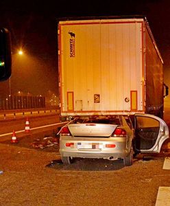 Tragedia na A4. Auto wbiło się w naczepę