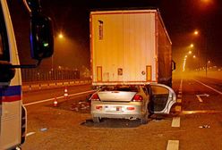 Tragedia na A4. Auto wbiło się w naczepę