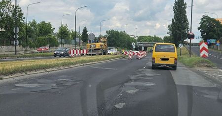 Zwężenie na al. Witosa. Zamknęli po pasie w stronę centrum i Świdnika, tworzą się korki