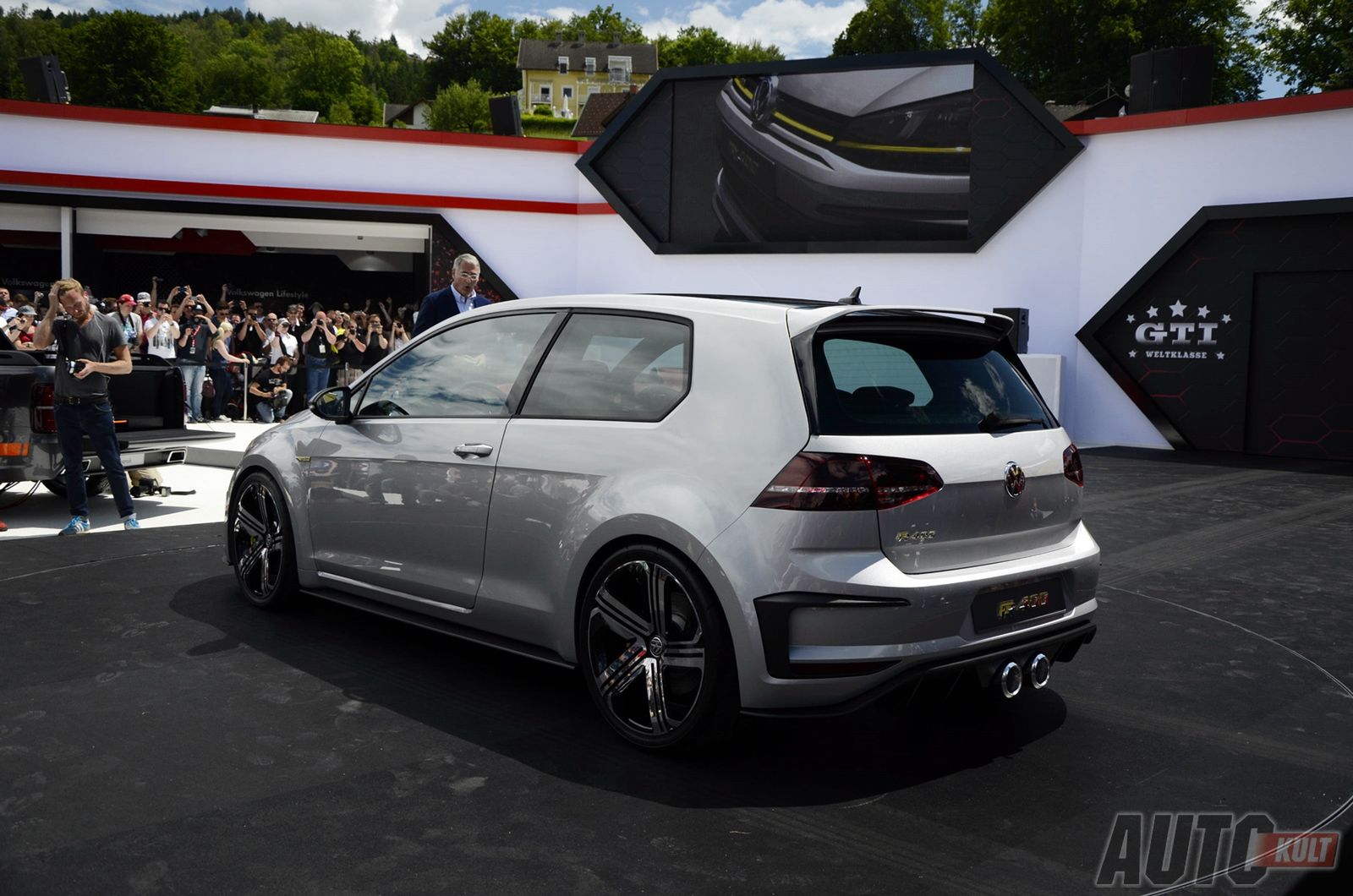 33. GTI Treffen am Wörthersee - VW GTI Roadster Concept & Golf R400 [galeria] 20