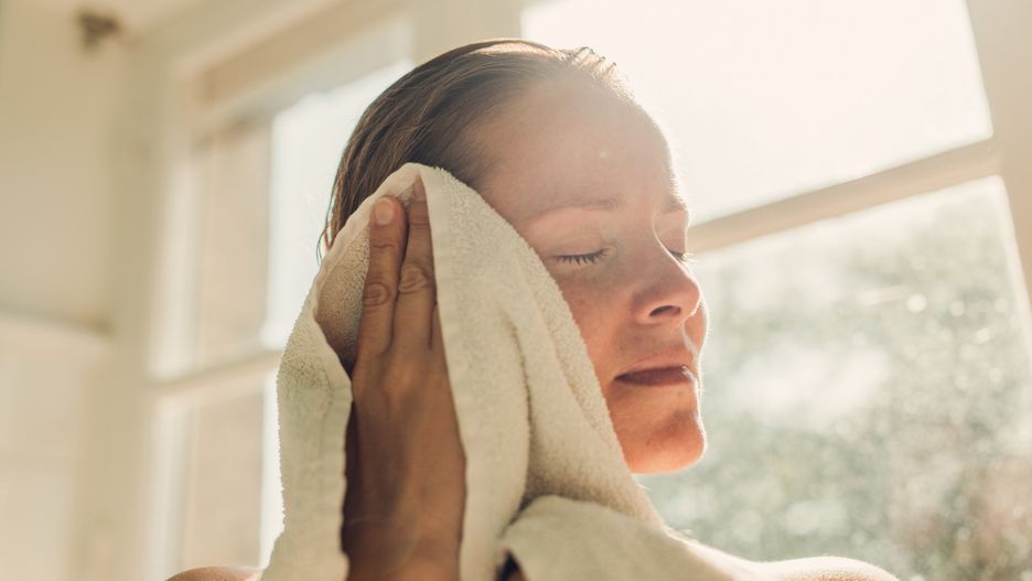 Odpowiednia pielęgnacja twarzy ma kluczowe znaczenie
