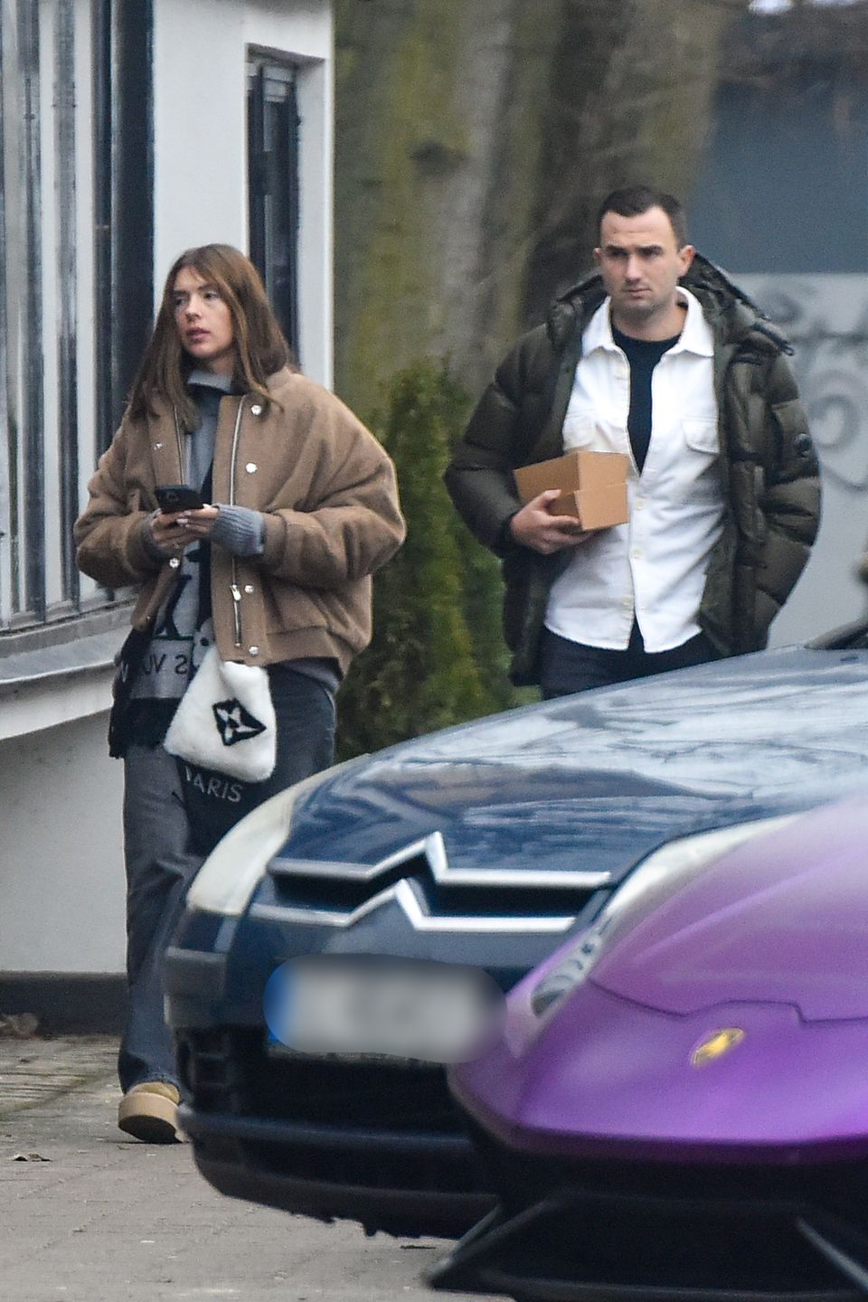 Klaudia Halejcio i jej narzeczony Oskar maszerują do lamborghini za milion