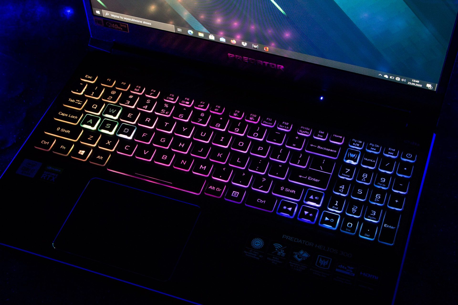 Acer Predator Helios 300 - podświetlenie z góry