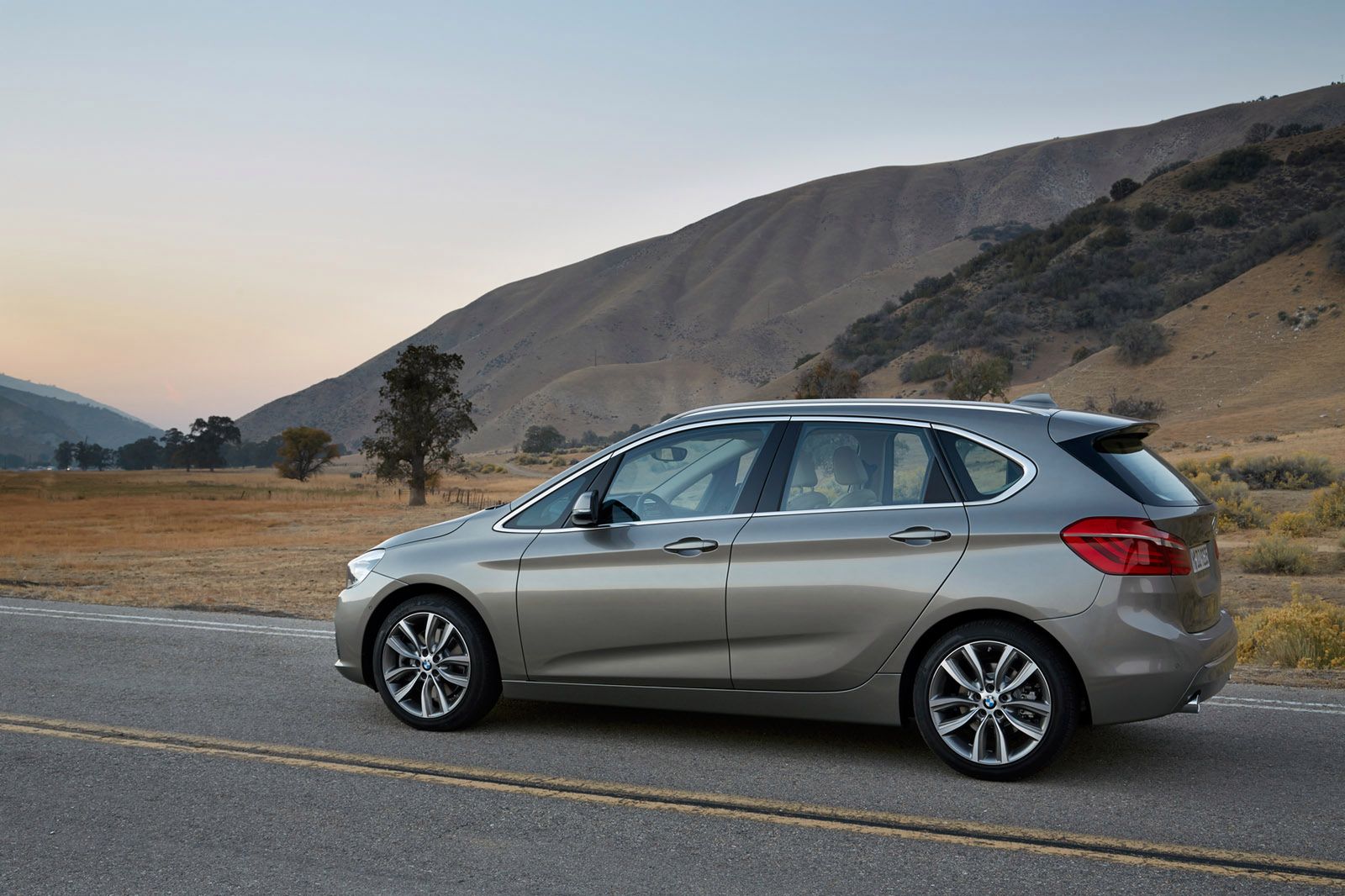 BMW przedstawiło 290 zdjęć z serią 2 Active Tourer [galeria] 22