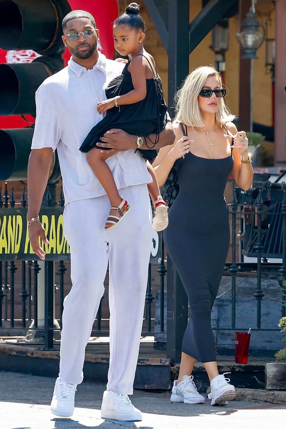 Khloe Kardashian i seryjny zdrajca Tristan Thompson przyłapani na NIEZRĘCZNYM spacerze