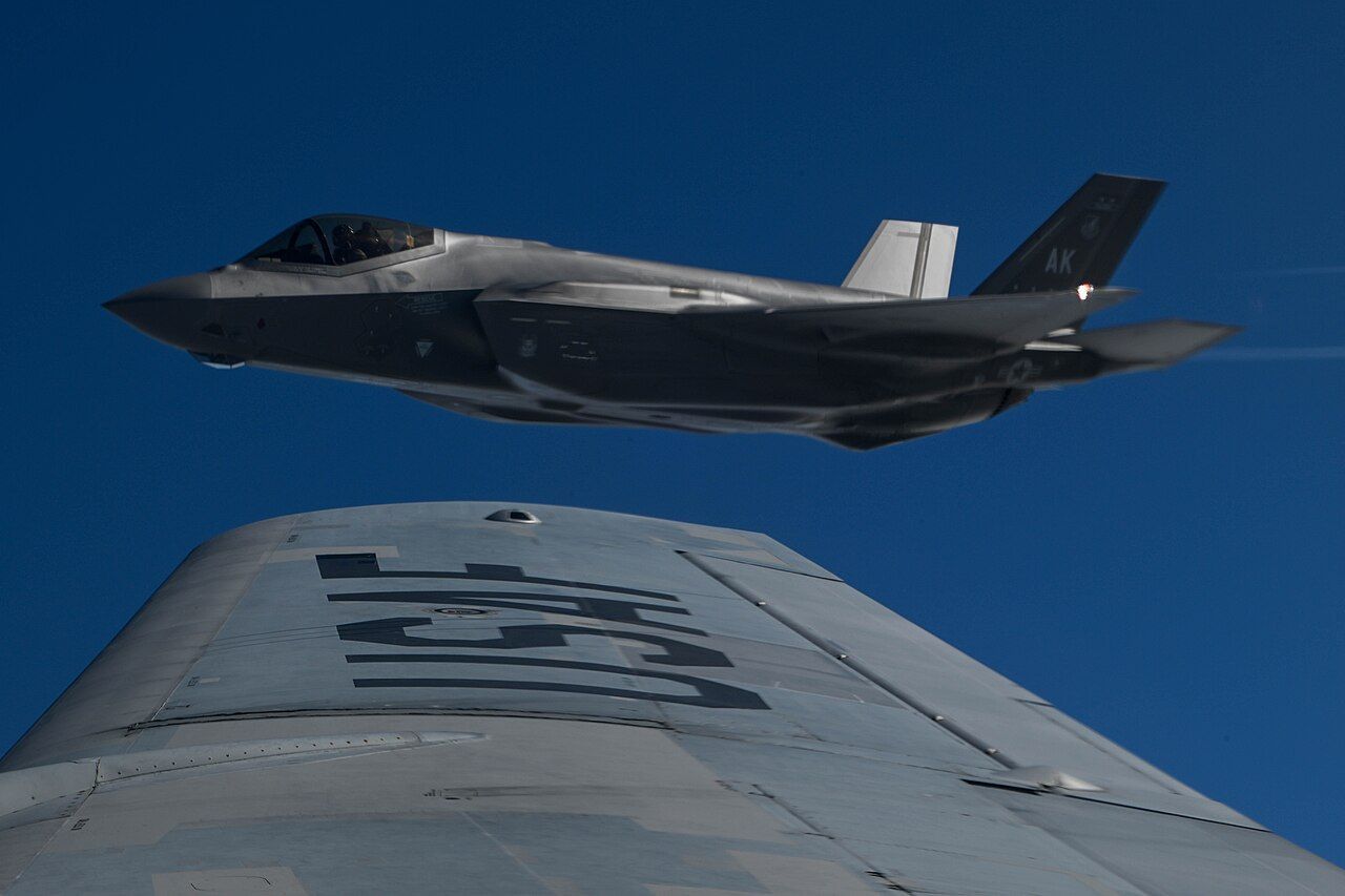 F-35 nie jest nietykalny. Trafienie Iranu rodzi wiele pytań