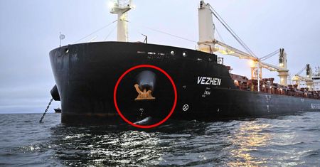 Na zdjęciach widać uszkodzoną kotwicę. Jest reakcja NATO