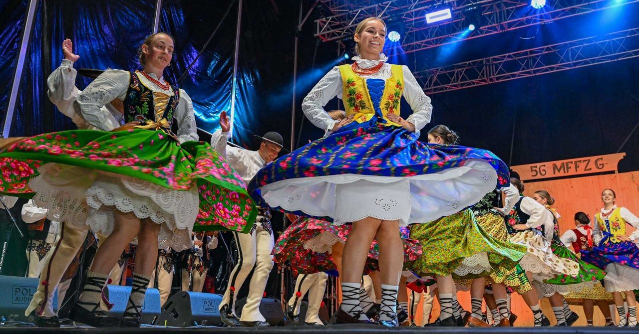 Zakopane: Tłumy na inauguracji 56. Międzynarodowego Festiwalu Folkloru Ziem Górskich