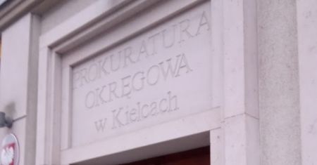 Mieli wyłudzać pieniądze "na policjanta". Usłyszeli 61 zarzutów