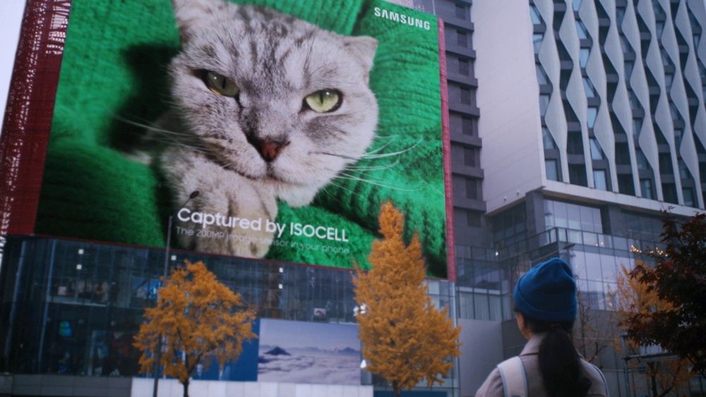 Samsung pokazał aparat 200 Mpix w akcji. Wydrukował zdjęcie i... zasłonił nim budynek