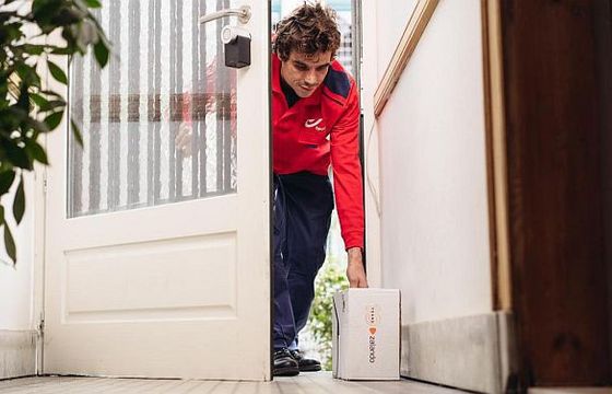 Zalando prognozuje wyższe przychody i stratę operacyjną. Uruchamia programy wsparcia sprzedawców