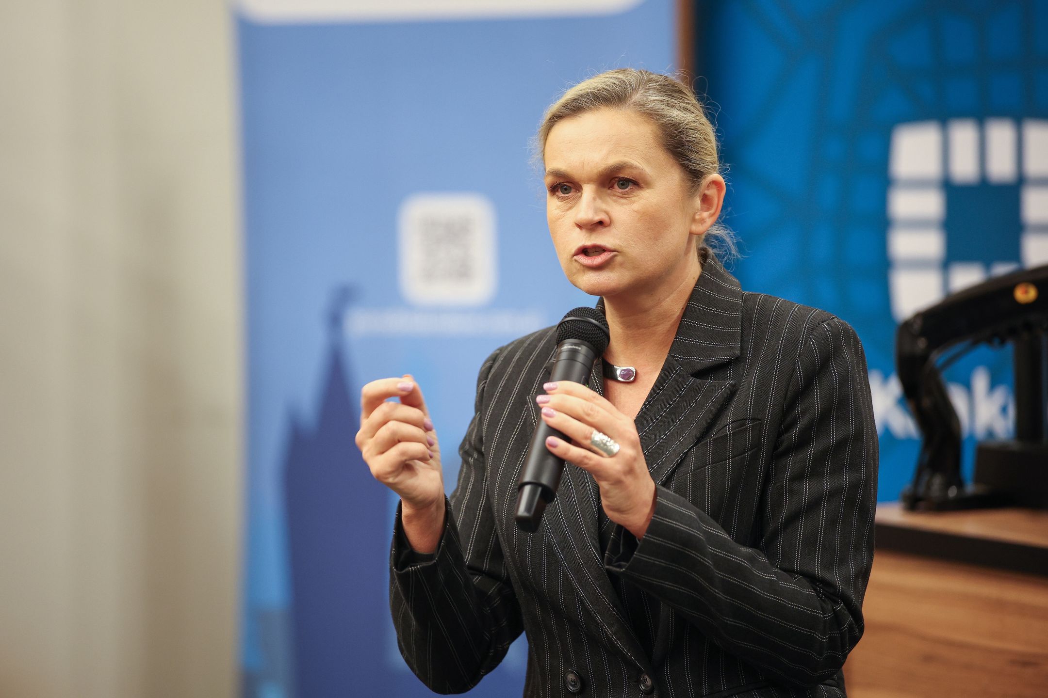 Barbara Nowacka
Krak�w, 24.02.2025. Wyst�pienie minister edukacji Barbary Nowackiej w trakcie konferencji dla nauczycieli przedszkoli i szk� podstawowych ph. "Nauczanie jest cool. Jak zadba� o sw�j dobrostan", 24 bm. na Wydziale Zarz�dzania i Komunikacji Spo�ecznej Uniwersytetu Jagiello�skiego w Krakowie. (amb) PAP/�ukasz G�gulski
�ukasz G�gulski
edukacja, konferencja, konferencja naukowa, nauczanie, Nauczanie jest cool. Jak zadba� o sw�j dobrostan, nauczyciele, nauczycielstwo, nauka, pedagogika, polityk, polityka, WZiKS UJ, ministra, wizyta krajowa