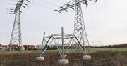 Masz działkę ze słupem energetycznym? Oto co mówi prawo