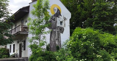 Wystarczy godzina samolotem. Niepozorne miasto przyciąga jak magnes
