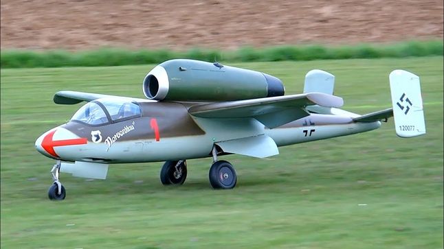 Współczesny model samolotu Heinkel He 162