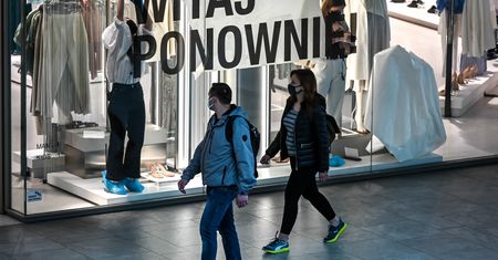 Ponad połowa Polaków wróciła do galerii handlowych