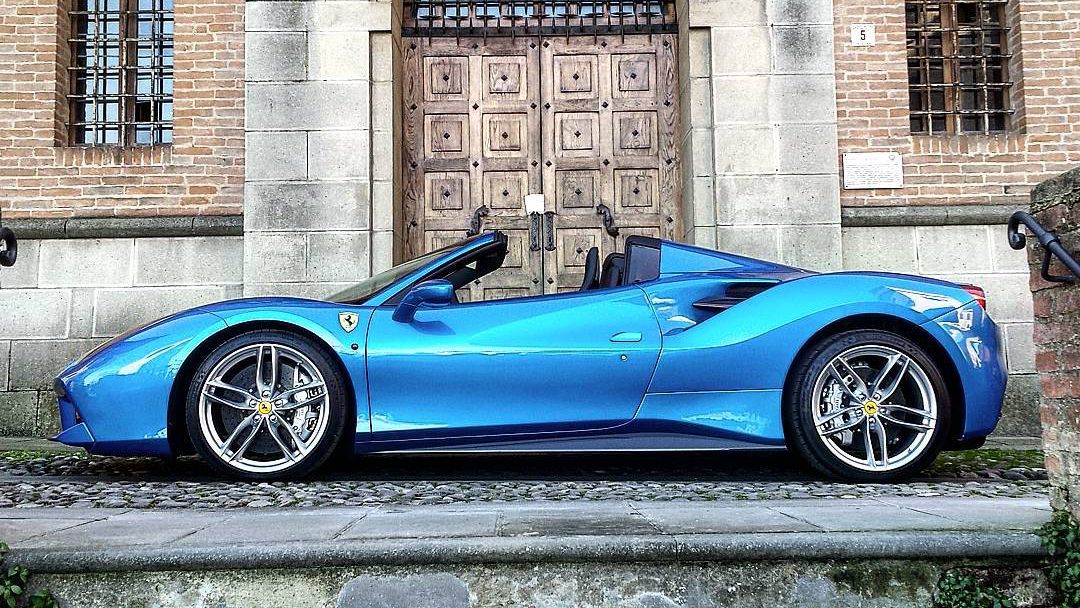 Ferrari 488 Spider będzie musiało zajechać do serwisu