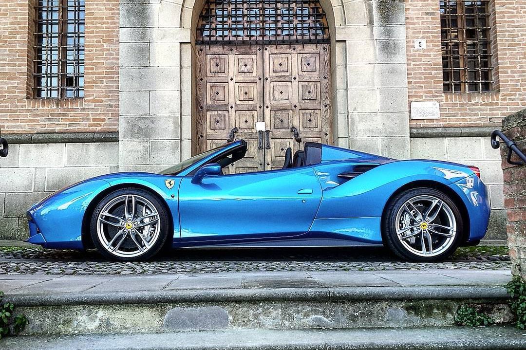 Właściciele Ferrari 488 GTB i Spider wzywani do serwisu