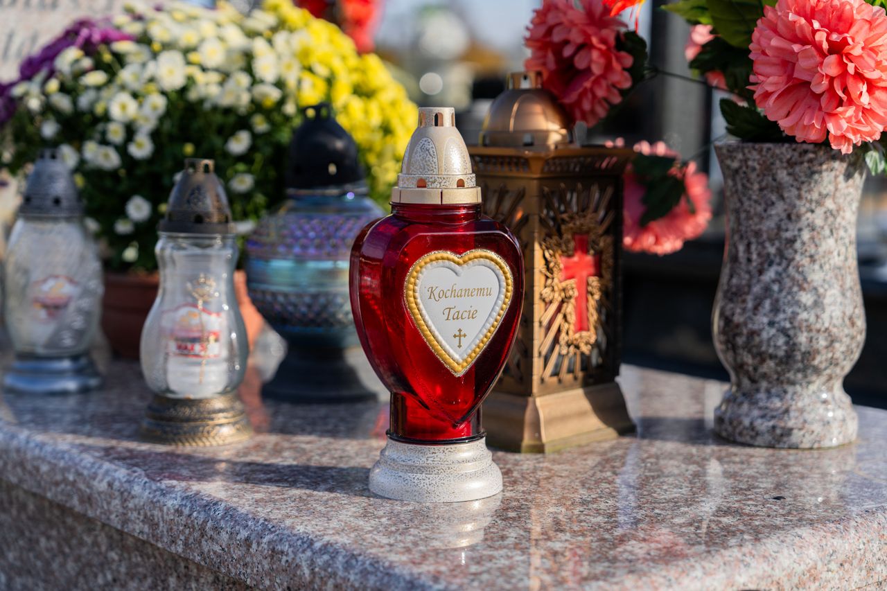 Zduńska Wola: 13 kwesta na rzecz ratowania nagrobków starego cmentarza