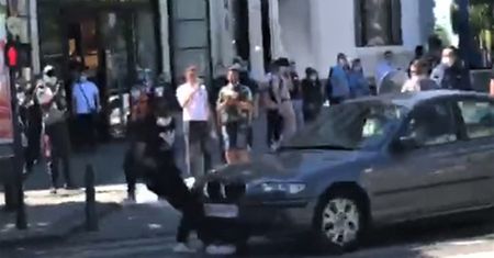 Koszmar w Paryżu. BMW otoczone przez uzbrojonych policjantów [WIDEO]