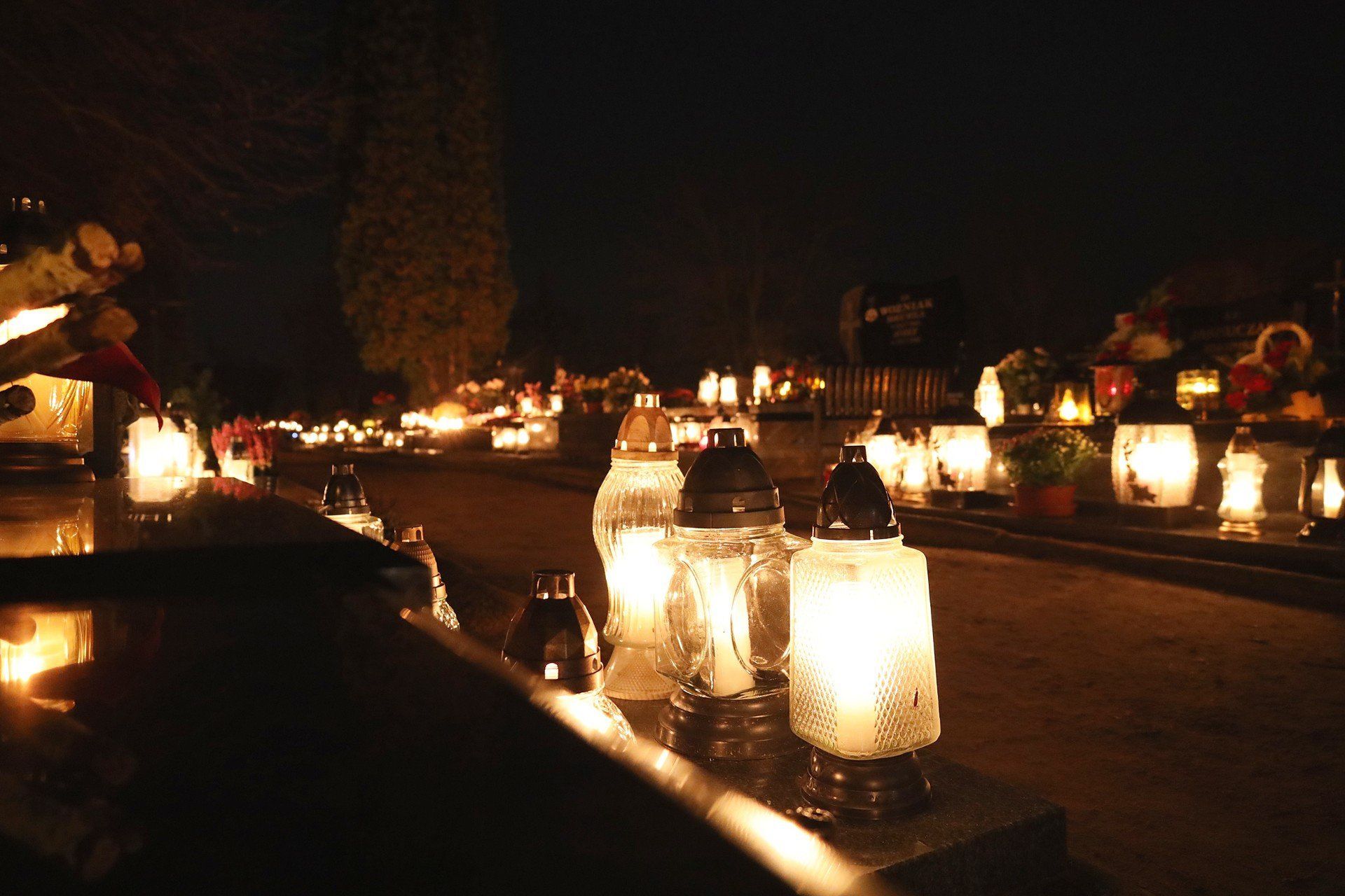 Spacer po cmentarzach w Śremie