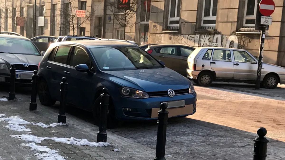 Niektórzy kierowcy nadal zasłaniają chłodnicę kartonem