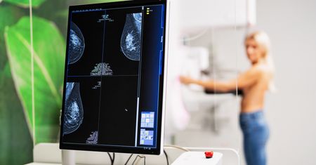 "Nic nie boli" to pułapka, w którą wpada większość Polaków. Jak przejść przez profilaktykę onkologiczną z planem i bez stresu