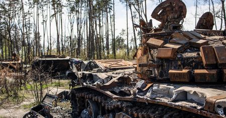 Rosjanie nie mają pieniędzy na nagrobki dla żołnierzy. Zamawiają ich tysiące