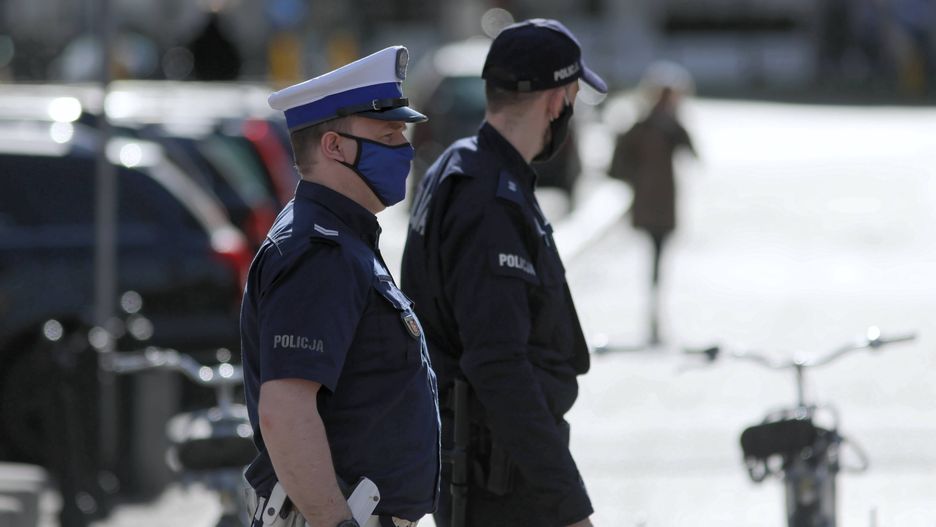 Warszawa. Stołeczni policjanci wystawiają coraz więcej mandatów / foto ilustracyjne wyk. 2020-04-18
