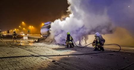 Dramatyczne chwile przy drodze S12/S17. Pożar cysterny na MOP Markuszów [ZDJĘCIA]