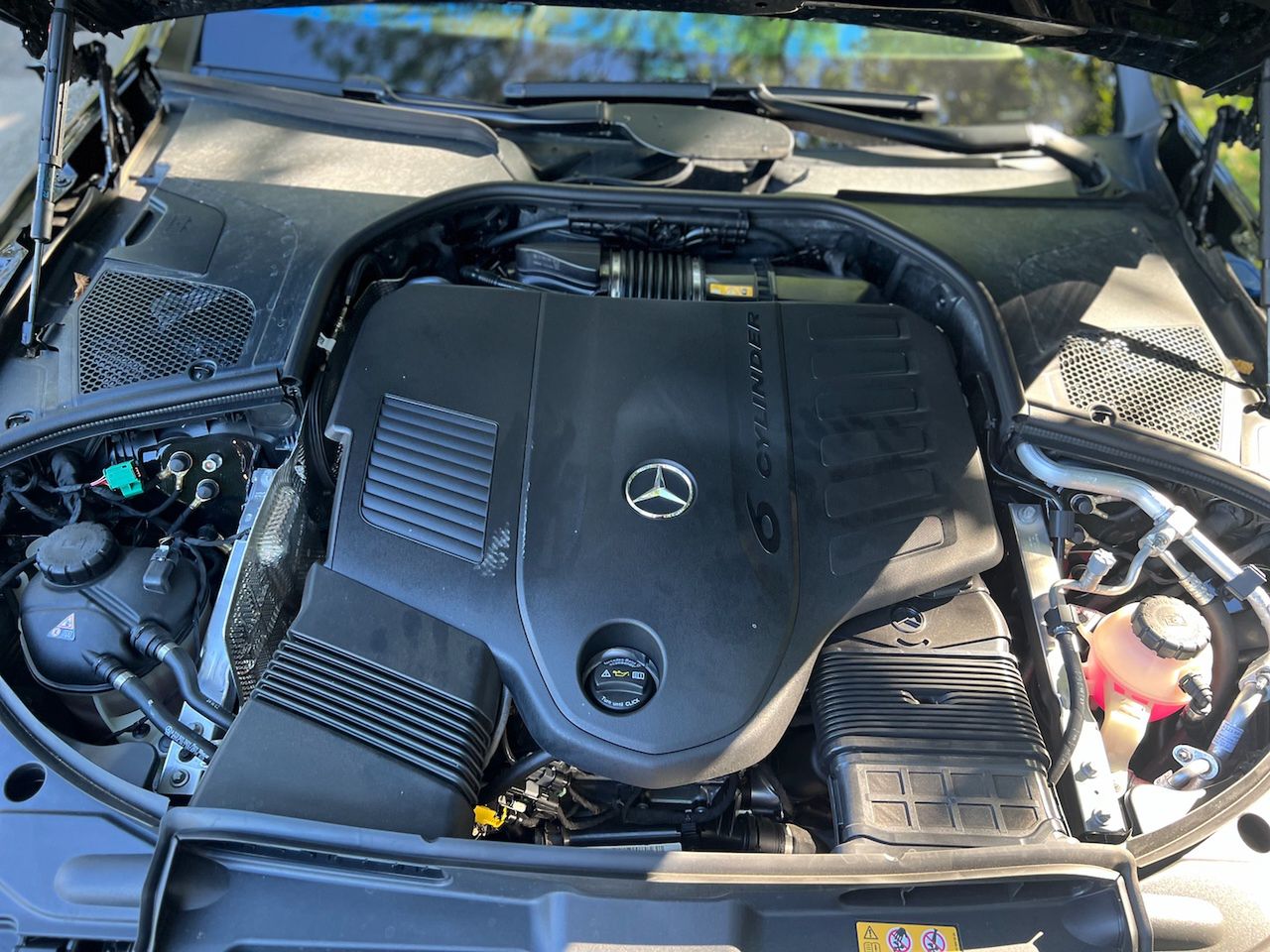 Sześć cylindrów pod maską Maybacha S580e