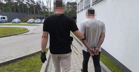Kierowca miał trzy promile. Próbował przekupić policjantów