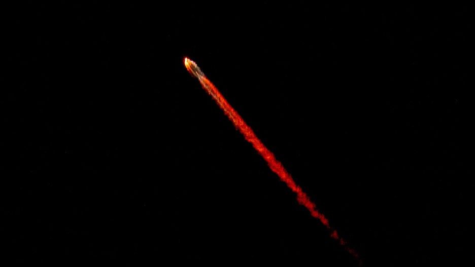 Sunset Beach, CA - January 02: SpaceX Falcon 9 rocket takes off from Vandenberg SFB during the first launch of 2024 as it launches 21 Starlink satellites, including the first six with Direct to Cell capability to orbit. Viewed from Sunset Beach Tuesday. Jan. 2,. 2024.  (Allen J. Schaben / Los Angeles Times via Getty Images)