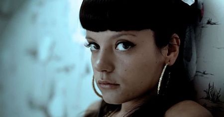 Zamieniła czerń na blond. Lily Allen przeszła metamorfozę