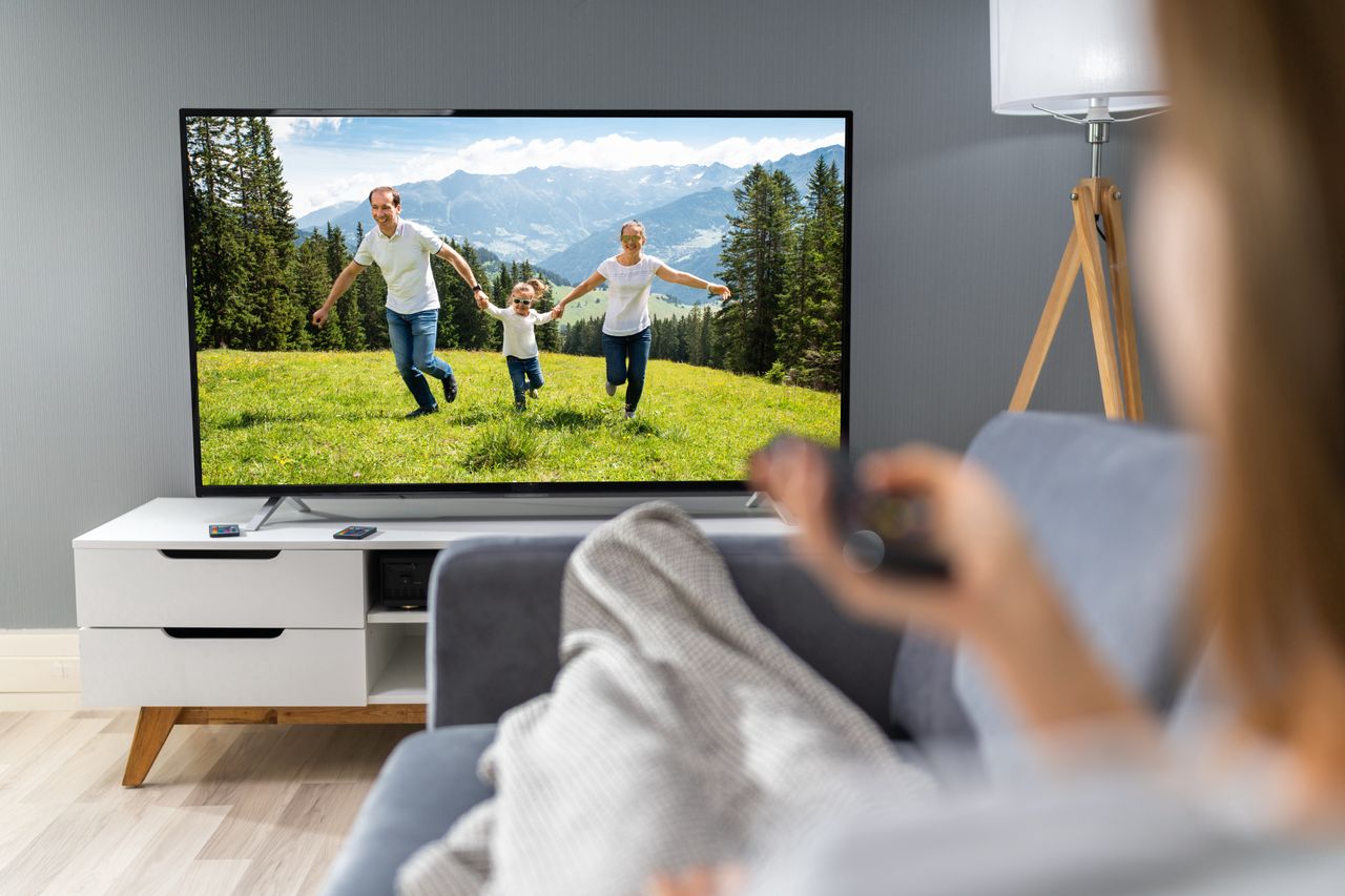 Telewizor 4K można z powodzeniem kupić za mniej niż 2 tys. zł 
