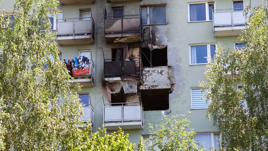 Wejścia do klatki gdzie wybuchł pożar cały czas strzeże policja