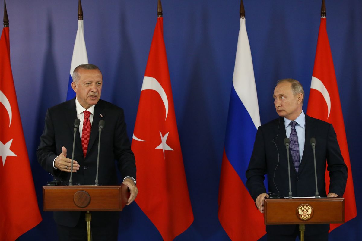 Prezydent Rosji Władimir Putin i przywódca Turcji Recep Tayyip Erdogan rozmawiali przez telefon o możliwych rozwiązaniach sporu o eksport zboża z Ukrainy. 