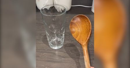 Włożyła drewnianą łyżkę do wrzątku. Nie uwierzysz, co stało się potem