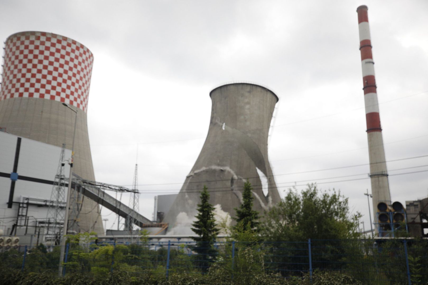 Ostatnia chłodnia kominowa wyburzona na terenie Elektrowni Łagisza