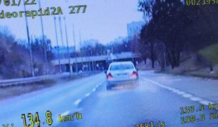 Pędził przez Poznań, dostał srogi mandat. Policja ma "radę" dla piratów drogowych