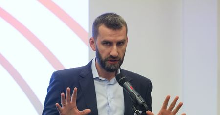 Możdżonek rozwiewa wątpliwości. Wchodzi na poważnie do polityki