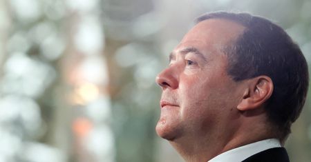 Miedwiediew apeluje do Rosjan: nie panikujcie, wszystko wróci do domu