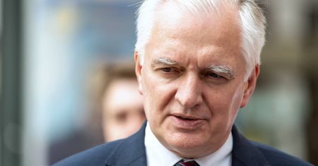 Pfizer. Szczepionka na COVID przymusowa? Jarosław Gowin: decyzje jeszcze przed nami