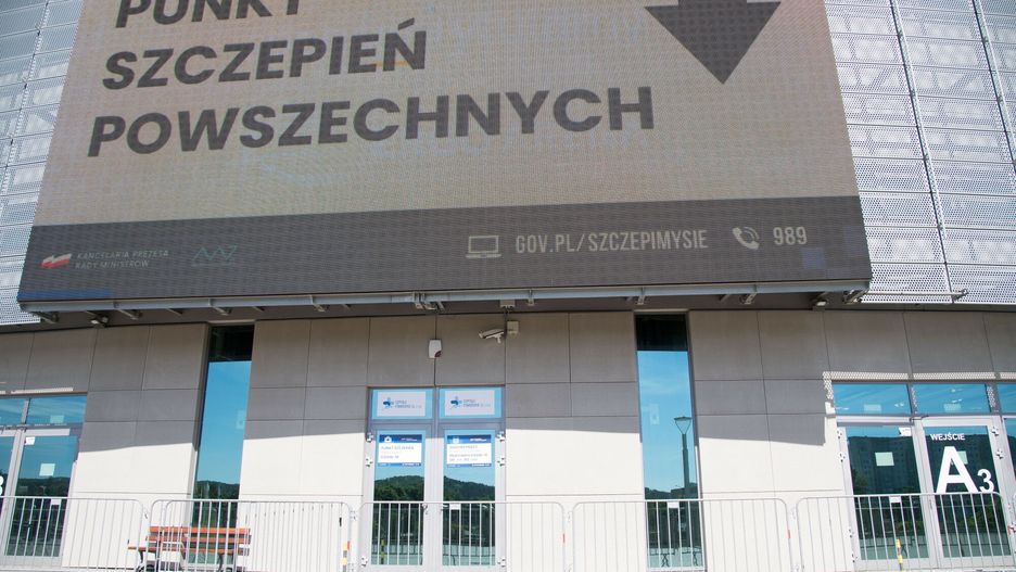 Szczepienia na COVID-19. Niewielka grupa osób zapisała się na pierwszą dawkę w lipcu.